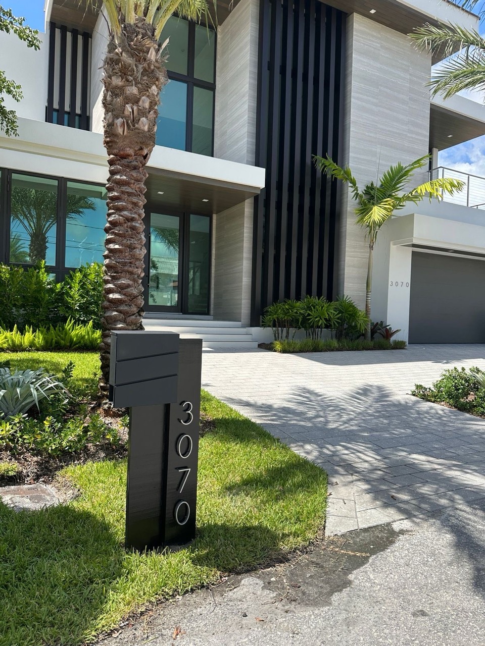 Modern custom mailbox design